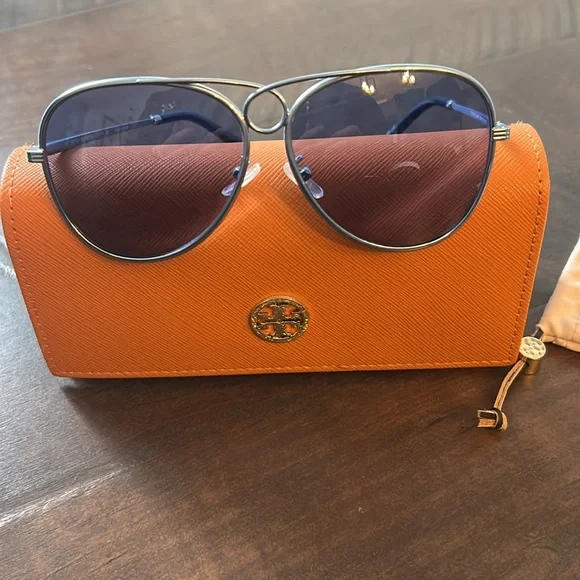 Tory Burch GLORIA PILOT SUNGLASSES Silver Blue aviators - Picture 6 of 8